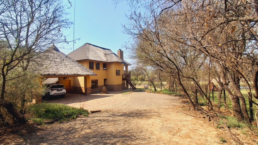 4 Bedroom Property for Sale in Boschenvaal River Front Lodges Free State